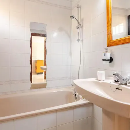 Paradise Court Ocean View Apartmán *